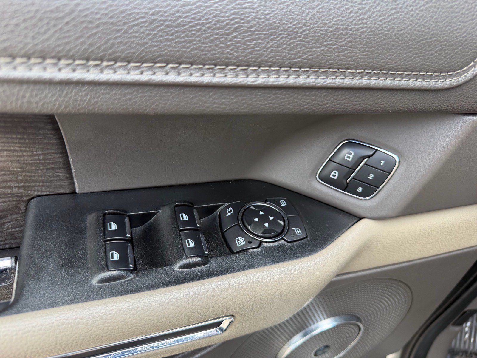 Used 2021 Ford Expedition Max Limited AWD/4WD image 23