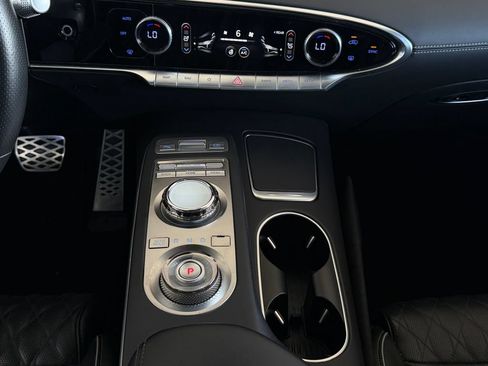 Used 2022 Genesis GV70 3.5T Sport w/ Sport Advanced Package AWD/4WD image 18