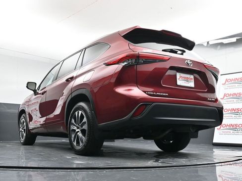 Used 2021 Toyota Highlander XLE image 38