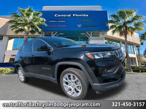 Used 2024 Jeep Compass Latitude image 1