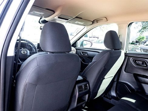 Used 2025 Nissan Rogue S image 28