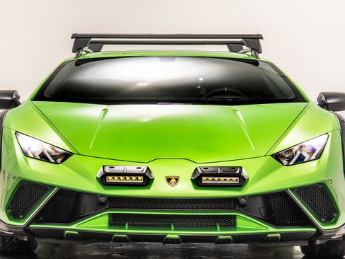 Used 2024 Lamborghini Huracan Sterrato image 4