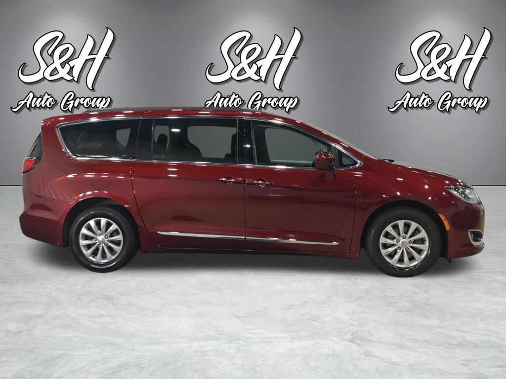 Used 2017 Chrysler Pacifica Touring-L FWD image 19