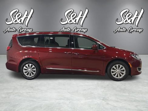 Used 2017 Chrysler Pacifica Touring-L FWD image 19