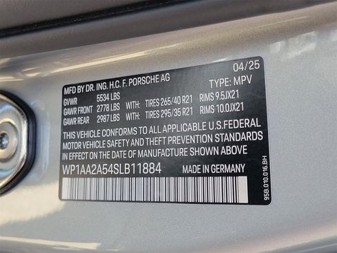 Used 2025 Porsche Macan image 34