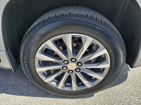 Certified 2023 Chevrolet Traverse Premier w/ LPO, Floor Liner Package AWD/4WD image 35