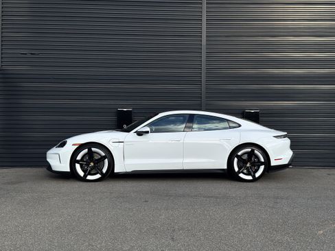 New 2025 Porsche Taycan image 2
