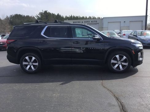 Used 2022 Chevrolet Traverse LT w/ LT Premium Package image 7
