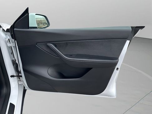 Used 2021 Tesla Model Y Long Range image 13