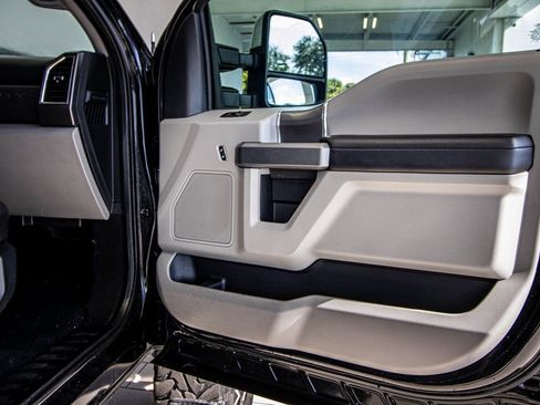 Used 2017 Ford F250 XLT w/ XLT Premium Package image 36