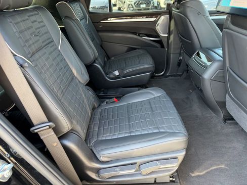 Used 2025 Cadillac Escalade Sport Platinum AWD/4WD image 19