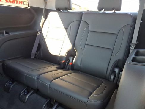 Used 2022 GMC Acadia SLT w/ Elevation Edition image 18