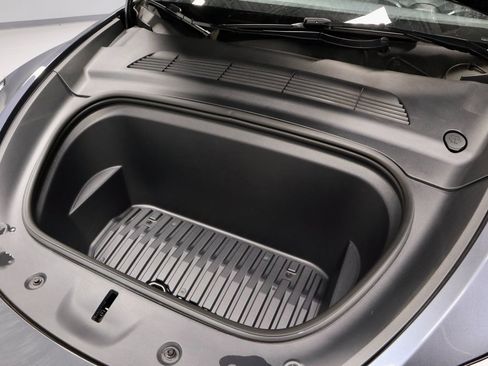 Used 2023 Tesla Model Y Long Range image 18