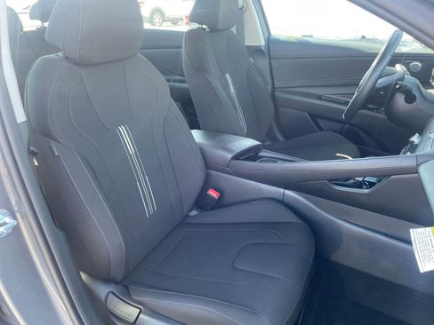 Used 2025 Hyundai Elantra SEL image 36