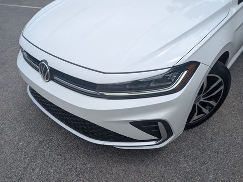 Used 2025 Volkswagen Jetta SE w/ Sunroof Package FWD image 12