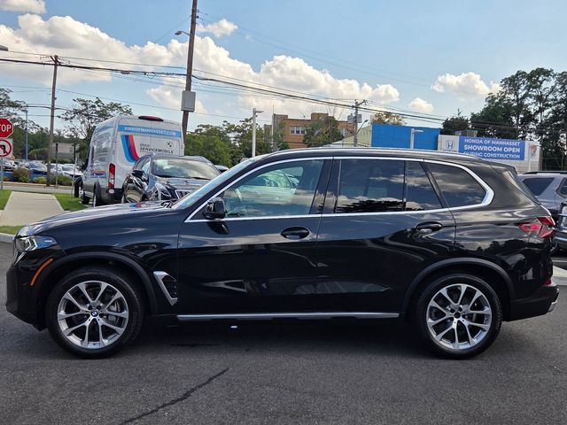 Used 2025 BMW X5 xDrive40i w/ Climate Comfort Package AWD/4WD image 4