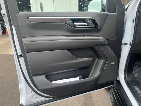 New 2026 Chevrolet Suburban Premier w/ Sun And Tow Package AWD/4WD image 10
