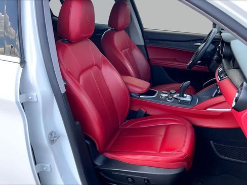 Used 2020 Alfa Romeo Stelvio RWD image 9