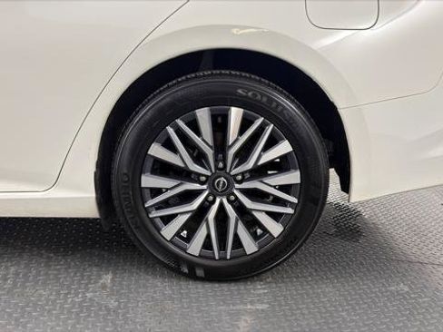 Used 2025 Nissan Altima 2.5 SV FWD image 38