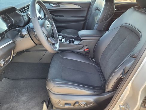 New 2025 Jeep Grand Cherokee L Altitude image 7