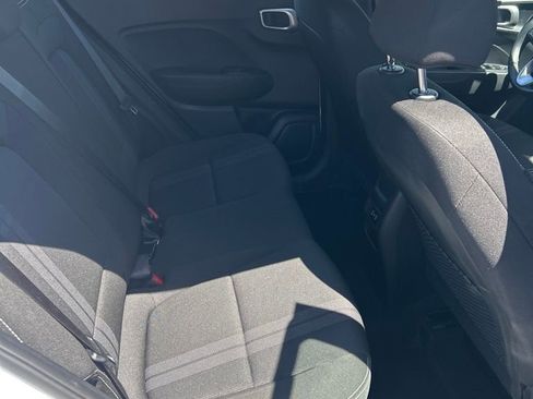 Used 2025 Hyundai Venue SEL image 14