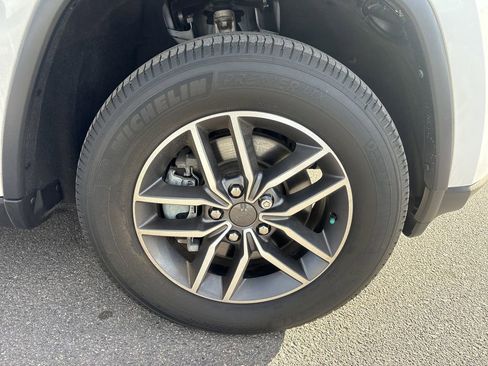 Used 2022 Jeep Grand Cherokee Limited image 32