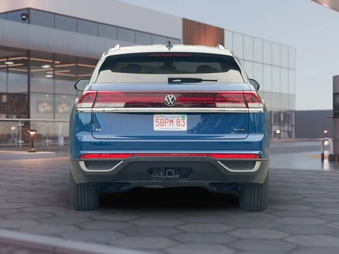 Used 2025 Volkswagen Atlas Cross Sport SE image 4