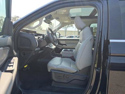 Used 2025 Ford Expedition Active image 7