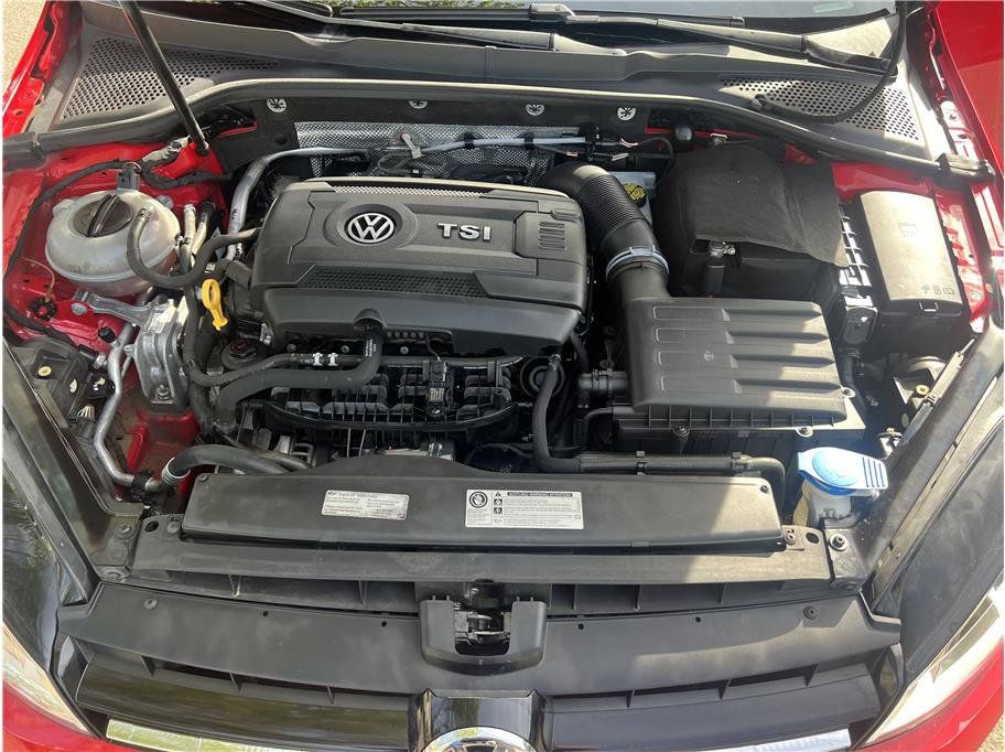Used 2016 Volkswagen Golf 4-Door FWD image 16