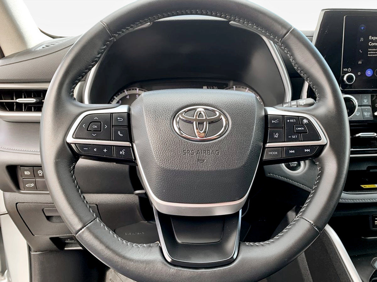 Used 2024 Toyota Highlander XLE AWD/4WD image 18