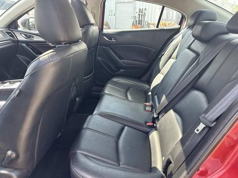 Used 2018 MAZDA MAZDA3 Touring FWD image 16