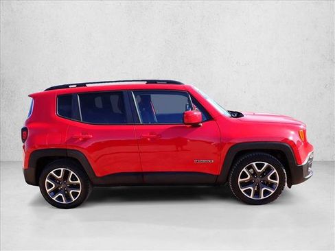 Used 2018 Jeep Renegade Latitude FWD image 5