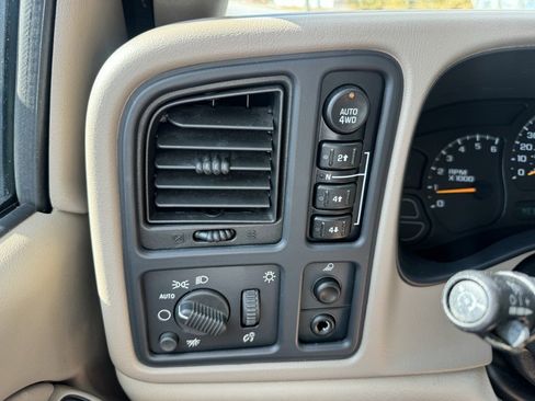 Used 2005 Chevrolet Avalanche Z71 w/ Sun And Sound Package image 21