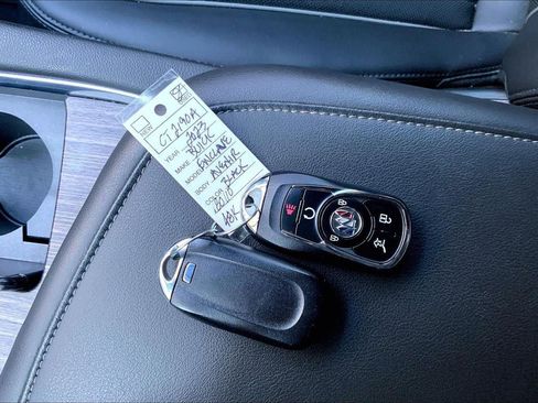 Used 2023 Buick Enclave Avenir image 11