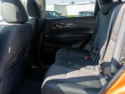 Used 2018 Nissan Rogue SV AWD/4WD image 12