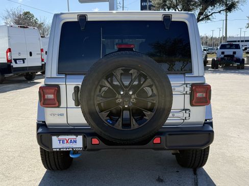 Used 2023 Jeep Wrangler Sahara image 6