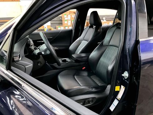 Used 2021 Toyota Venza XLE image 26