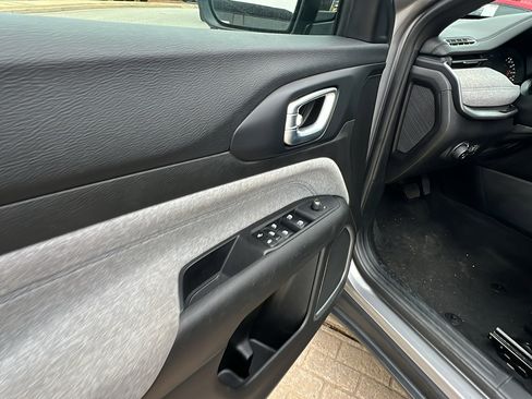 Used 2024 Jeep Compass Latitude image 15