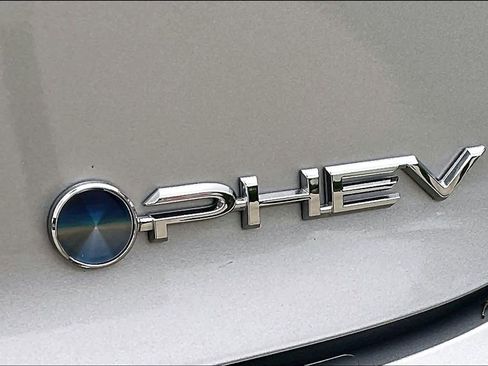 Certified 2025 Toyota Prius Plug-In Hybrid image 9