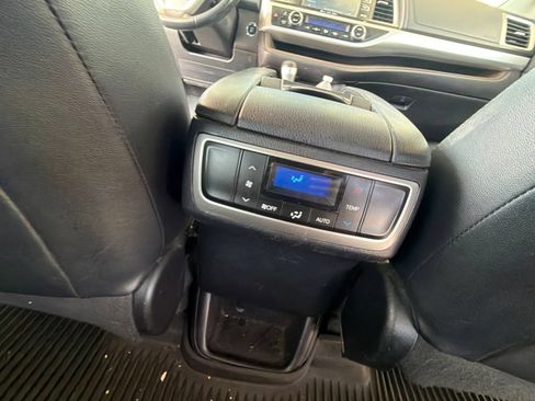 Used 2018 Toyota Highlander XLE w/ Protection Package #3 AWD/4WD image 30