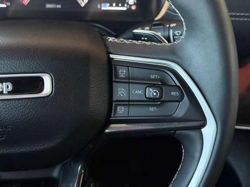 Used 2023 Jeep Grand Cherokee Altitude RWD image 24