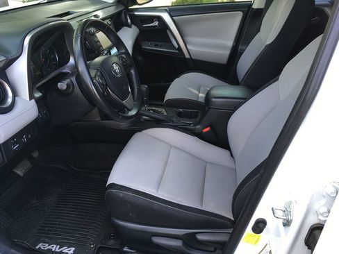 Used 2018 Toyota RAV4 XLE AWD/4WD image 22