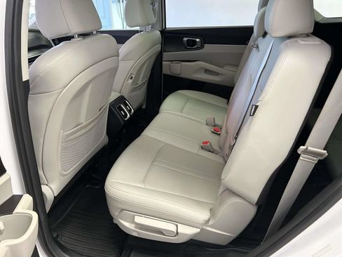 Used 2025 Kia Sorento S w/ Panoramic Sunroof Package FWD image 13