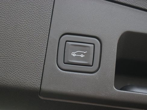 Used 2024 Cadillac XT4 Premium Luxury FWD image 11