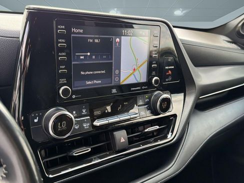 Used 2021 Toyota Highlander XSE FWD image 23