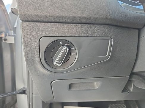 Used 2023 Volkswagen Tiguan SE w/ Panoramic Sunroof Package FWD image 29