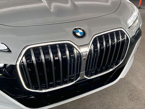 Used 2024 BMW 740i w/ Executive Package image 30