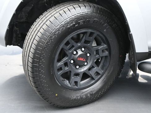 Used 2023 Toyota 4Runner SR5 Premium w/ Moonroof Package RWD image 20