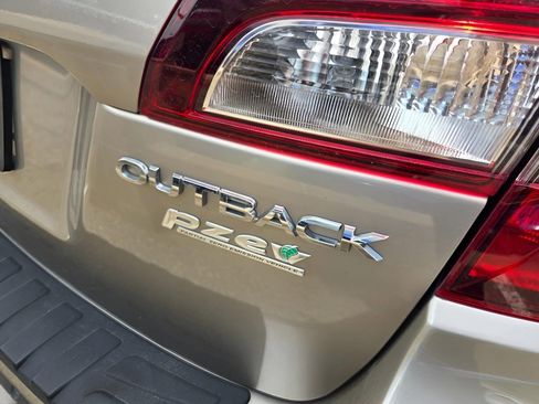 Used 2017 Subaru Outback 2.5i Limited AWD/4WD image 18