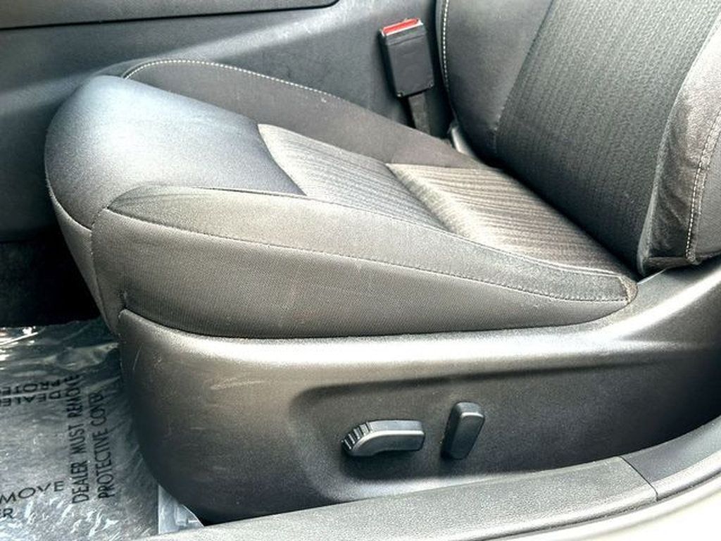 Used 2025 Nissan Altima 2.5 SV FWD image 12